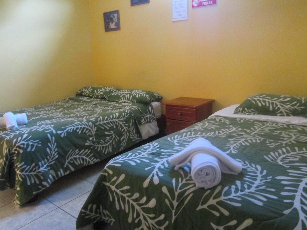 Hostal Leon Dormido Puerto Baquerizo Moreno Exterior foto