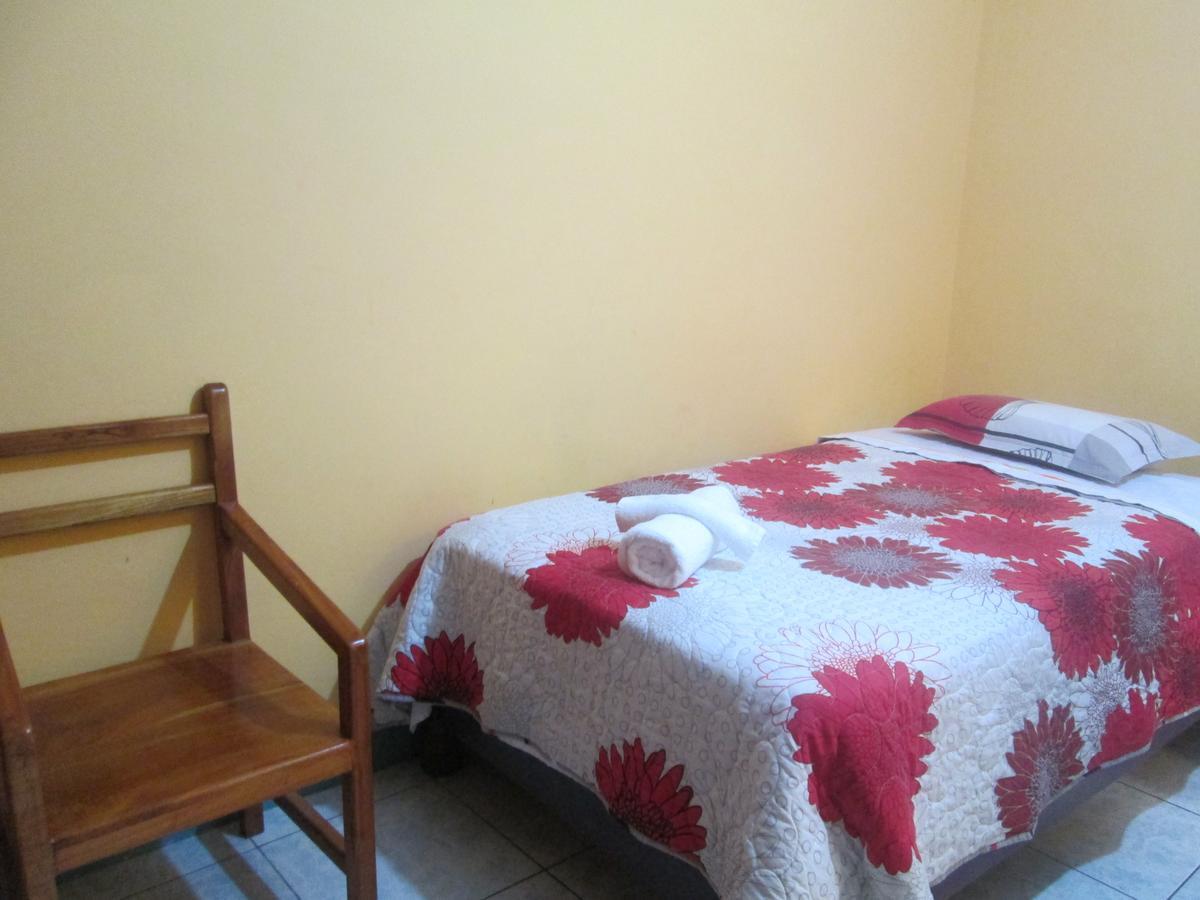 Hostal Leon Dormido Puerto Baquerizo Moreno Exterior foto