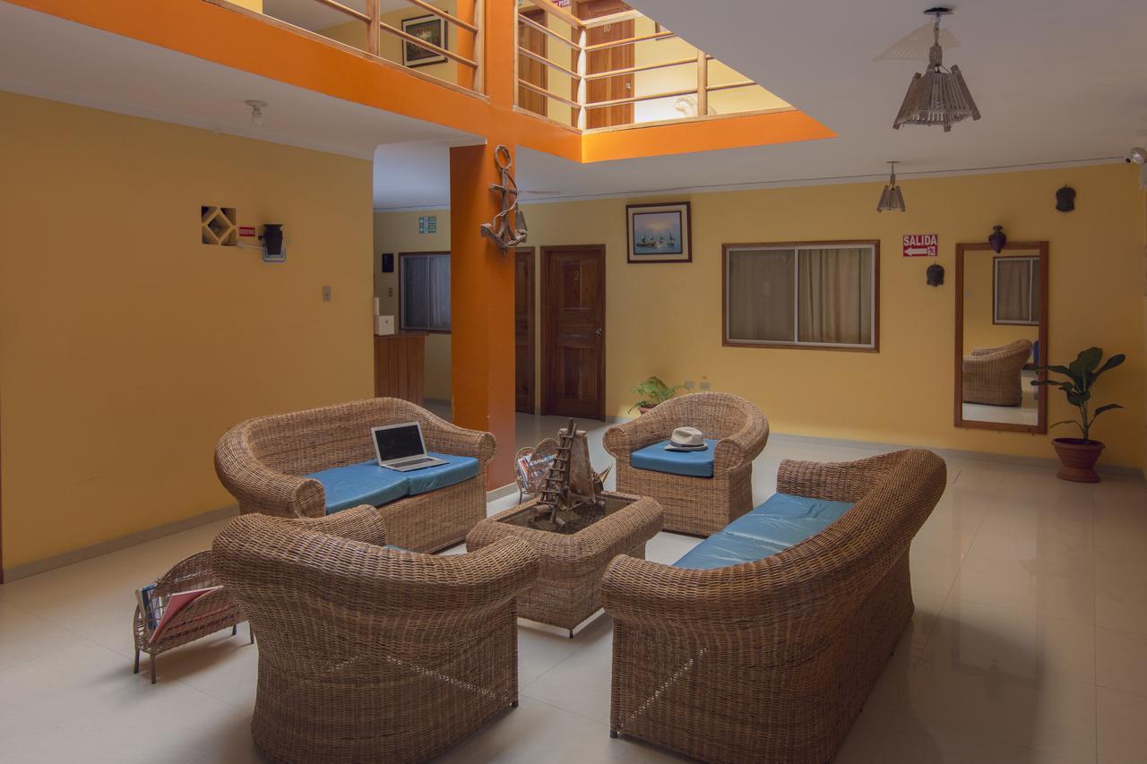 Hostal Leon Dormido Puerto Baquerizo Moreno Exterior foto